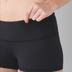 Lululemon Boogie Short Black 2” Size 8